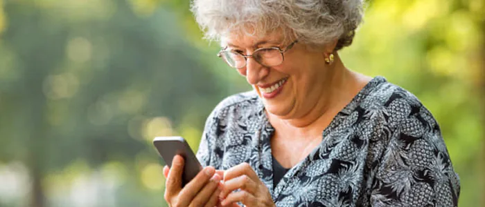 L'importanza di un cellulare per le persone anziane