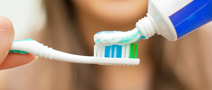Quale dentifricio per gengive infiammate? Guida alla Scelta