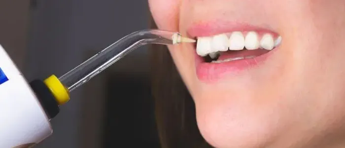 Come usare l'idropulsore dentale