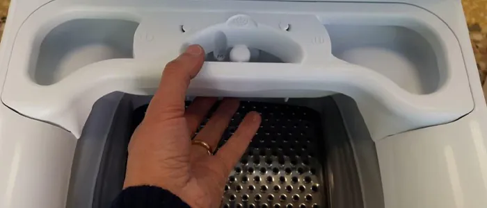 Manutenzione e cura della tua lavatrice a carica dall'alto